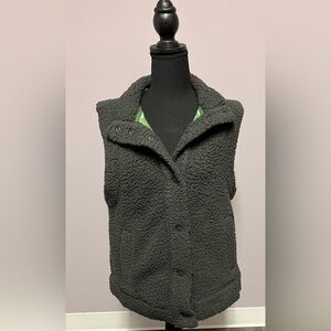 NWT Aerie FLEECE Vest PLAID Lined GREEN